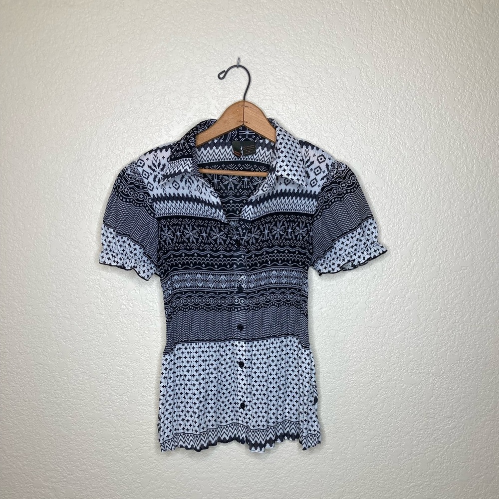 Women's Black & White Printed Short-Sleeve Button Front Top